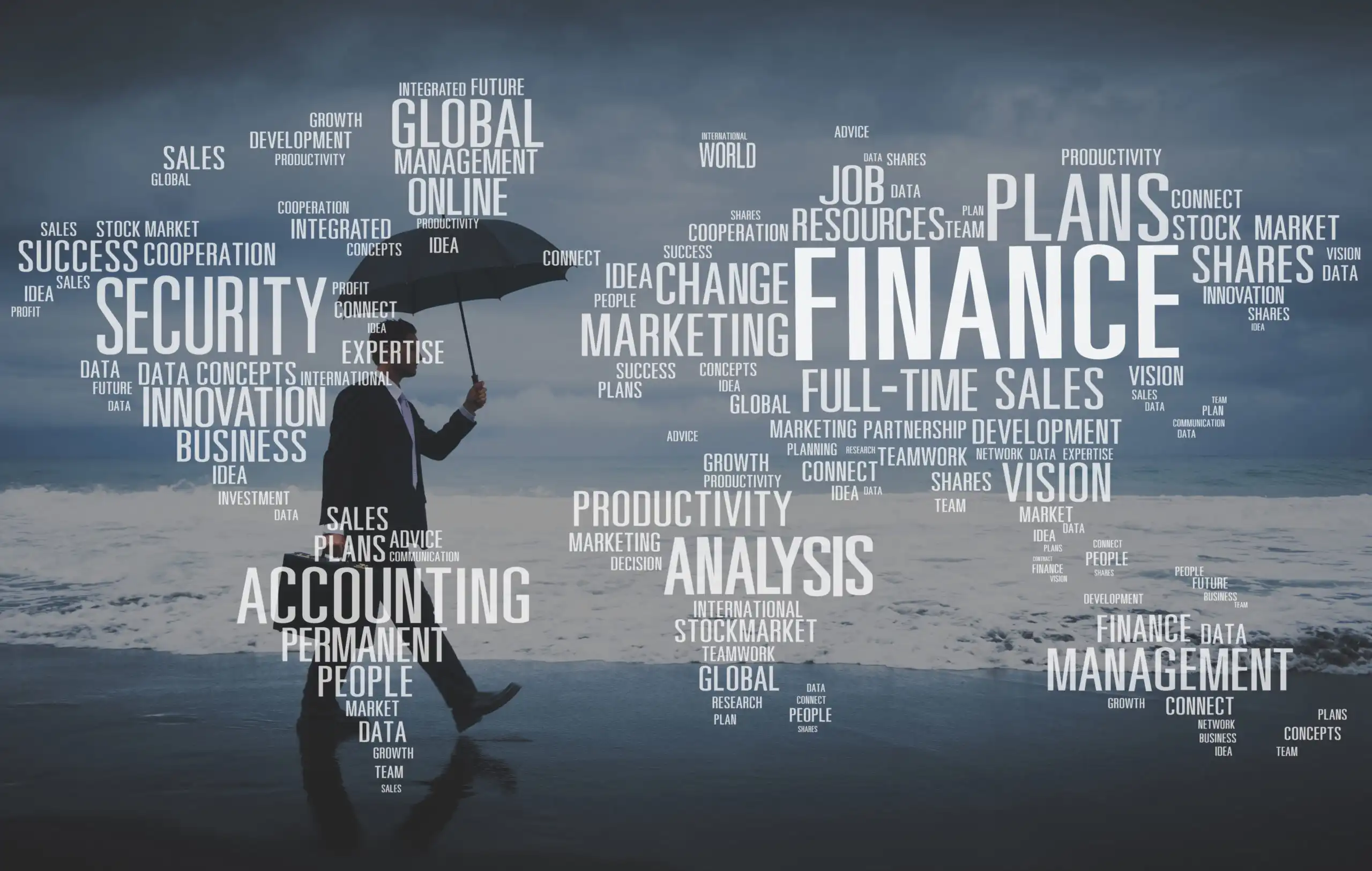 Un hombre con traje camina por la orilla del mar sosteniendo un paraguas, lo que simboliza protección, previsión y control frente a la incertidumbre, simboliza el control de riesgos empresariales mediante análisis, planificación estratégica y gestión financiera para empresas que ofrece Elan Asesores como asesor empresarial en Zaragoza